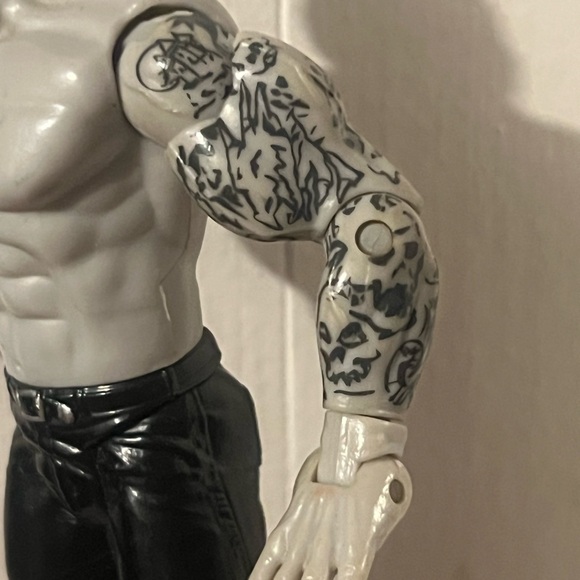 WWE UNDERTAKER BLACK AND WHITE FIGURE 2003 JAKKS Canada Exclusive Grey Gray RARE - Picture 7 of 9